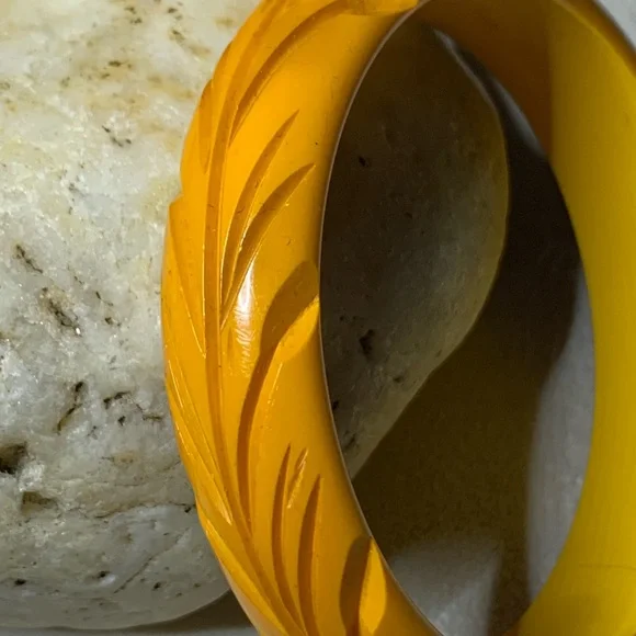 Vintage Butterscotch Bakelite Bangle Bracelet - Picture 2 of 4